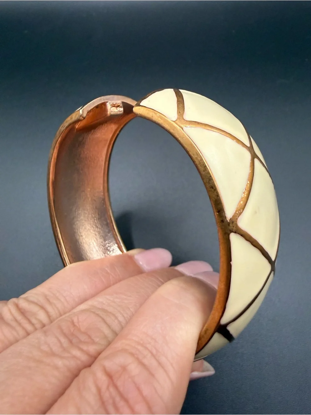 Premier Designs Hinged Cuff Bangle Braclet Gold Tone and Cream Enamel - Picture 3 of 5